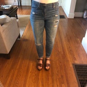 Distressed Gap legging jean